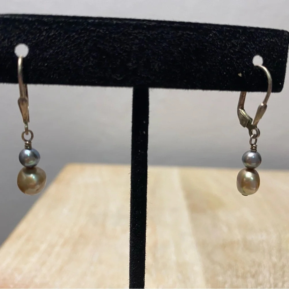 Freshwater pearl dangle earrings